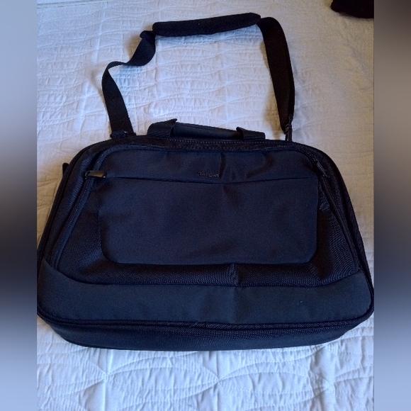 Targus Other - Targus Black Laptop Bag/Briefcase.